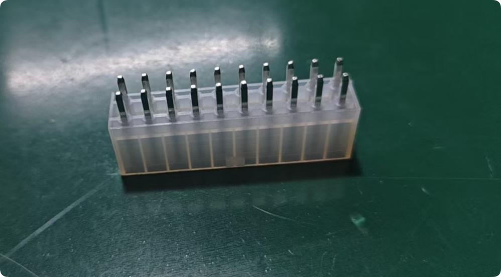 20PIN 实心ATX电源插座